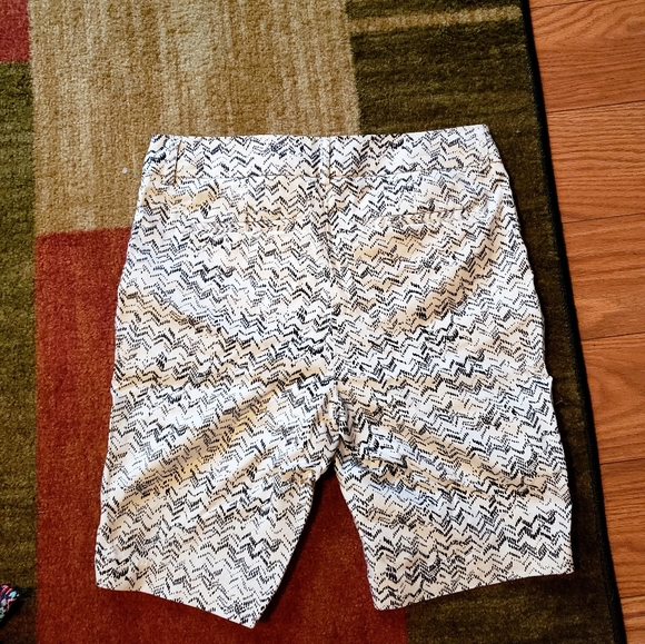 Kenar bermuda shorts women's size 4 - Picture 3 of 5